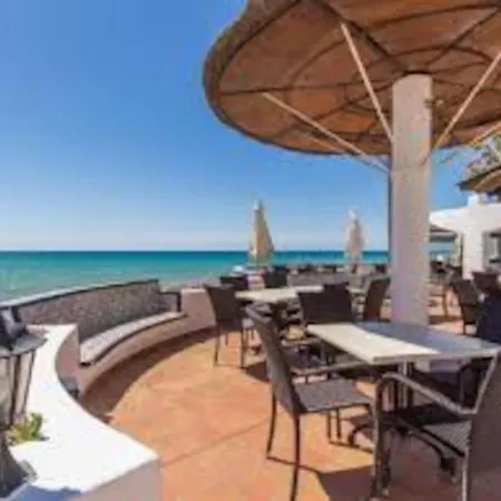 Gorgeous Beachfront With Stunning Sea Views & Garden * 에스테포나