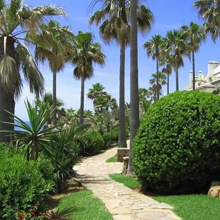 Gorgeous Beachfront With Stunning Sea Views & Garden 아파트 *